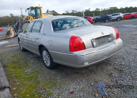 2005 Lincoln Town Car Signature Limited из США, поврежденный, VIN 1LNHM82W65Y668882